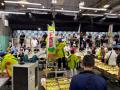 大阪市中央卸売市場本場の今季初競りで過去最高値１箱