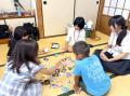 酷暑の夏、温泉施設で小学生の夏休みをサポート 高校