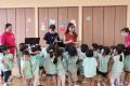 子どもたちから「もう一回！」の声。歌って、手拍子し