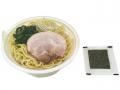 【北海道限定】ストレート太麺と濃厚背脂豚骨スープが