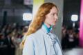 NARSがファッションブランド「ENFÖLD」2027SSのバック