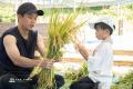 【千葉・香取】親子で土にふれ、鎌で稲を一株ずつ刈る