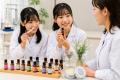 「香り」から科学の面白さを体験―城西大学 薬学部薬科 「香り」から科学の面白さを体験―城西大学 薬学部薬科