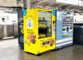 新大阪駅新幹線ホーム上に〈大阪いか天〉自販機登場！