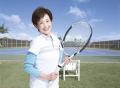 ～指一本で簡単につけられ、スポーツも楽しめる高機能