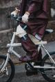 「靴が濡れる」「手が冷たい」「裾がバタつく」KiUか