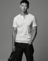 俳優・笠松将氏が纏う、「AVIREX」の“DAILY WEAR”