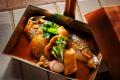 煮魚を、旅の目的に。福岡の“裏天神”に「食堂 ひと煮