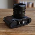 Leica Q3シリーズの造形美に、天然木の温もりを。YUWO