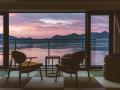 正しく生きることから、一晩だけ離れる旅。 正しく生きることから、一晩だけ離れる旅。