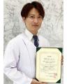 “まばたき”を再現する人工皮膚モデルを開発し、独自の