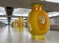 JR池袋駅に大きな「パンどろぼう」と「にせパンどろぼ