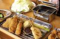 物価高でも、串カツを気軽に。雨の日は「串カツ8種盛