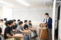 公務員を目指す学生が、国や地域を支える仕事の意義を
