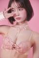 セクシー女優引退を表明したMINAMO、初の半自伝的小説