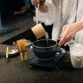 京都・六角町の京町家で、抹茶を味わい、日本の道具と
