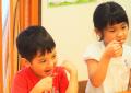 ライクキッズの園児が「こうじ」を通し五感で「うま味 ライクキッズの園児が「こうじ」を通し五感で「うま味