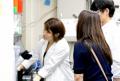 研究室を訪ねて見つけた研究を、企業との出会いにつな