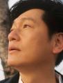 井浦新さん、中条あやみさんが纏う、アートな「ライン