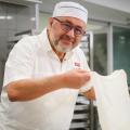 「バクラヴァの王様」ナーディル・ギュルと、ドバイチ