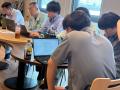 一人ひとりの業務課題を、AIとの対話で解きほぐす。西