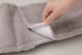「重ねるだけでピタッと留まる!?」服の上からサッと巻