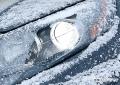 “LEDヘッドライトに雪が付いて暗い”悩みに、着雪を抑