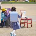 ～緑豊かな公園で好きなランドセルを背負って「おさん