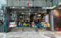 【新宿駅東南口直結の商業施設　Flags（新宿フラッグ