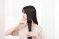 ブラシ型だから誰でも思い通りのスタイリングに。フェ