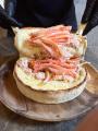 カニの濃厚な旨味を極めた新感覚ピザ！新宿「Ark Loun