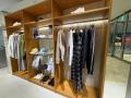 廃漁具由来タイルが emmi 渋谷ヒカリエShinQs店の内装