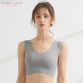 8割以上の方がTシャツの下に着るインナー選びに悩むと