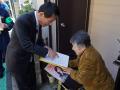 杉対策監 横須賀で戸別訪問を実施　地域住民へ国際電