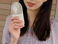 軽やかに、ひんやりスマート！首に掛けても、デスクで