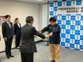 「阻止の匠」山内店長に感謝状贈呈・表彰状伝達式を実
