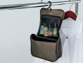 AIGLEの白いロゴがカーキのナイロン地に映える！『AIG