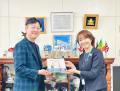 株式会社HANMANE、地元小学校へオリジナル絵本をutf-8