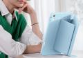 ESR、膝上でも安定感抜群！マグネット式スタンド付きi