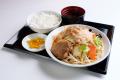 「生卵、好きなだけどうぞ。」ベジ家が全定食“生卵食