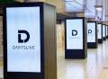 新宿駅メトロプロムナードのサイネージにダーツを題材