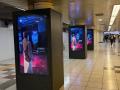 新宿駅メトロプロムナードのサイネージにダーツを題材