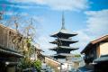 世界遺産・清水寺へと続く石畳の坂道にある伝統的建造