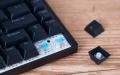 『10インチモニター搭載メカニカルキーボード』を発売