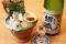 「この酒じゃないと、この鱧は完成しない。」料理人が選んだ夏限定ペアリング。鱧の湯引きご注文で純米酒「招徳」をサービス｜牡蠣と海鮮 にほんいち 堺筋本町店