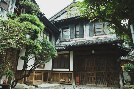 築１１７年の日本家屋を再生した長崎の歴史が息づくオ