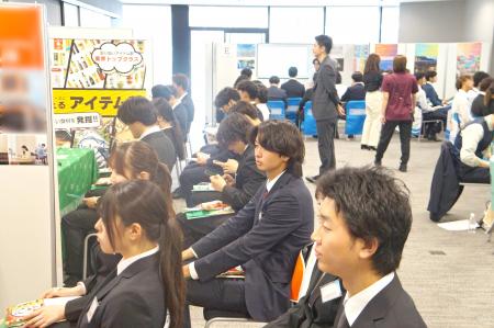 2027年卒学生の7割が「就活イベント初参加」と回答―『