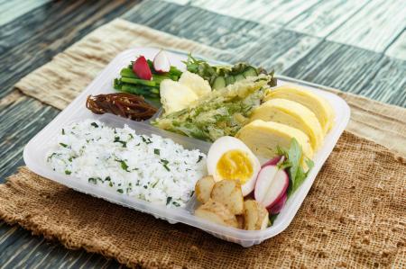 ホテル直営農場の有機食材を使用。「東北牧場弁当」の