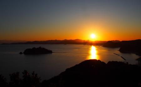 日本の夕陽百選に選ばれた、淡路島の絶景を特等席で眺