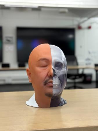 出血し、体温も感じる“生きた顔”。日本発、世界utf-8